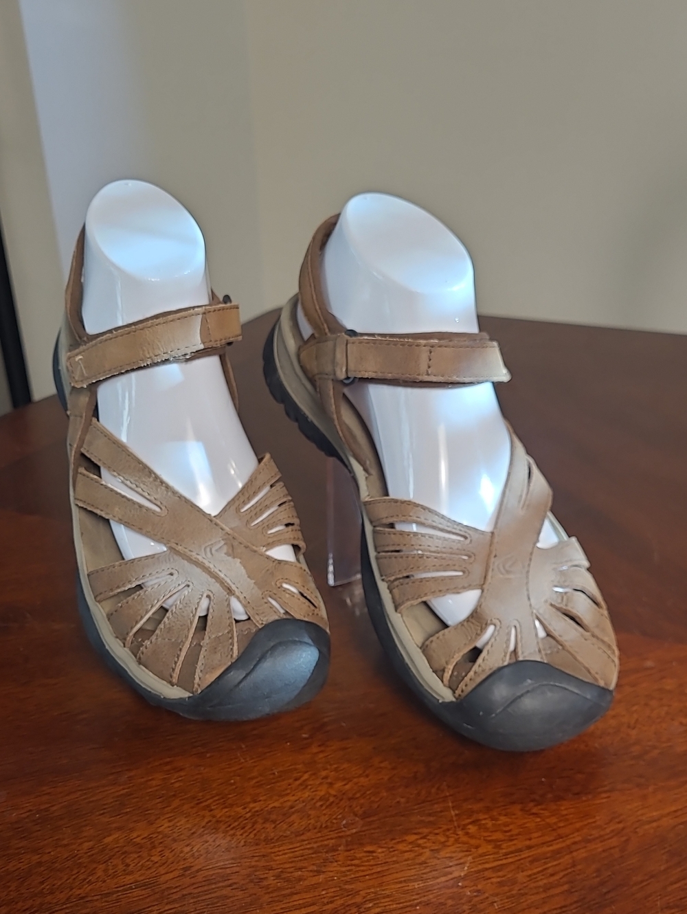 Keen Rose Women’s Tan Strappy Leather Outdoor Closed Toe Sandals Size 9